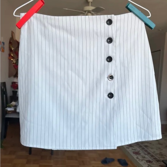 Mini skirt - Picture 8 of 9